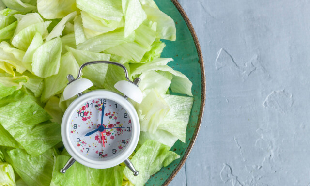 Faste kan være en metode for å gå ned i vekt, men hva du spiser de dagene du ikke faster har også betydning. Foto: NTB Scanpix / Shutterstock Faste kan være en metode for å gå ned i vekt, men hva du spiser de dagene du ikke faster har også betydning. Foto: NTB Scanpix / Shutterstock